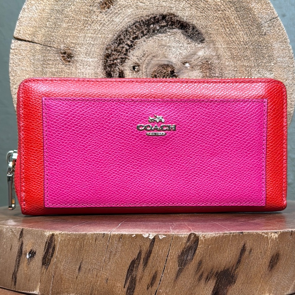 RARE COLOR COACH BICOLOR ACCORDION ZIP WALLET